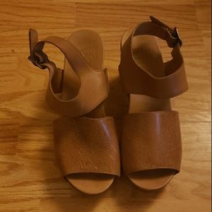 Light used wooden wedge size 39